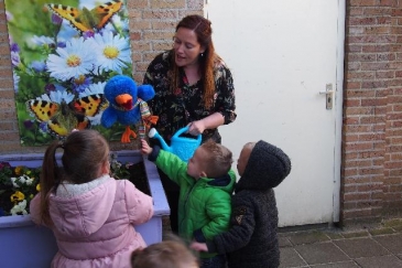 Een activiteit met Raai de Kraai bij onze moestuin... Een activiteit met Raai de Kraai bij onze moestuin...