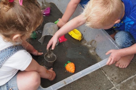 Met modder spelen op Modderdag! Met modder spelen op Modderdag!